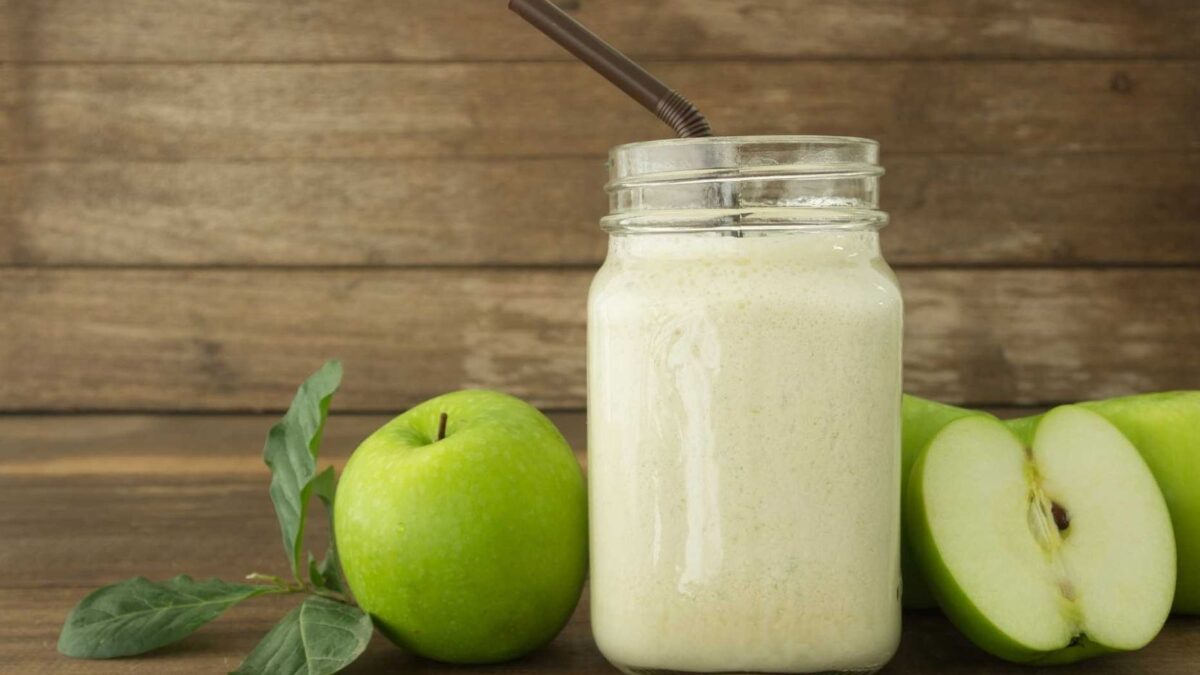 Apple Milkshake: Recipe, Nutrition, Health Benefits