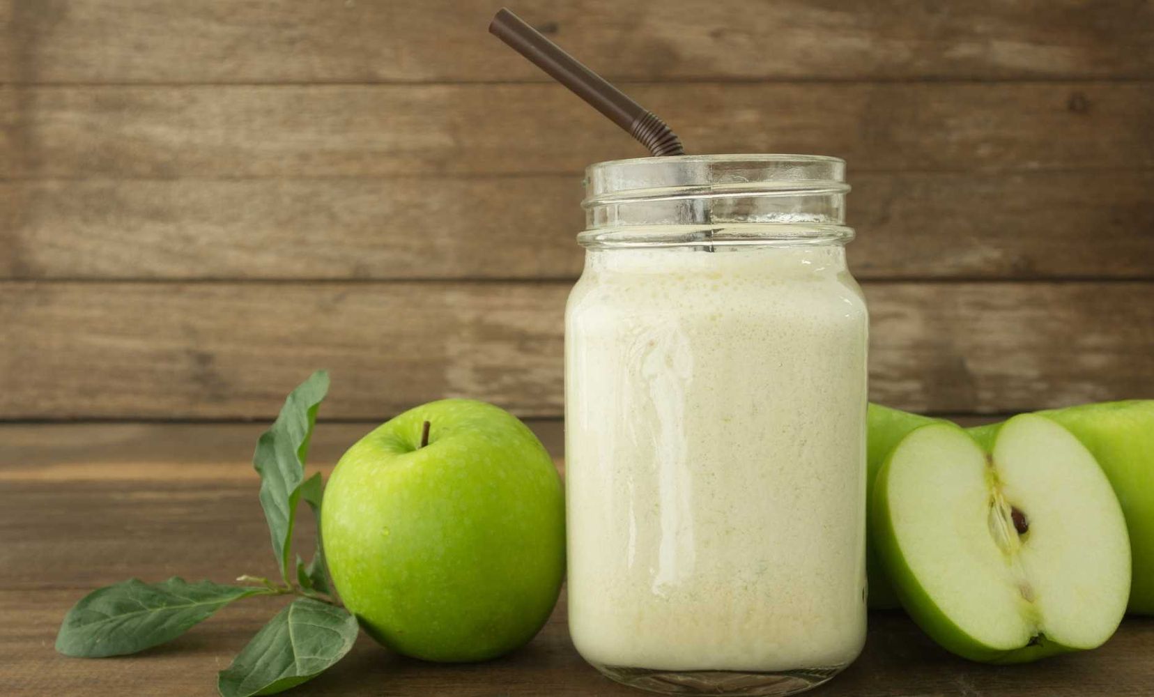 Apple Milkshake: Recipe, Nutrition, Health Benefits