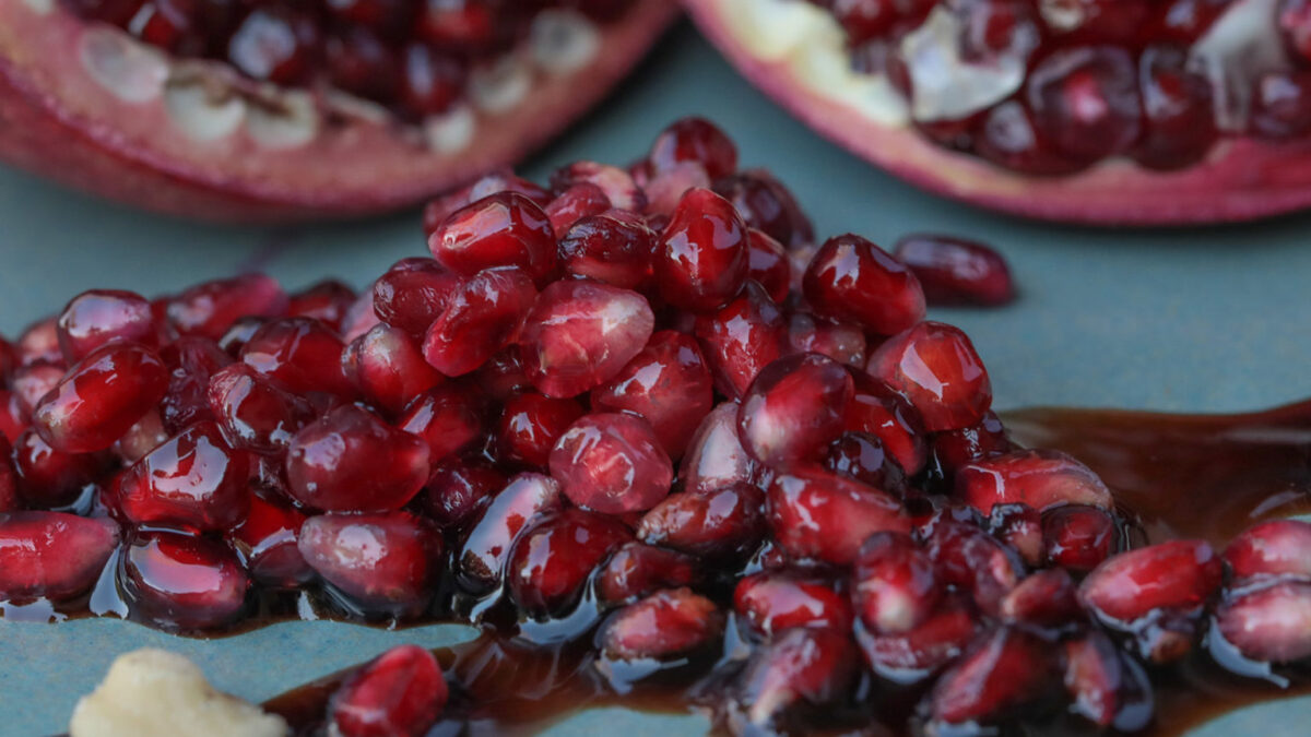 Can We Eat Pomegranate At Night? Benefits and Risks