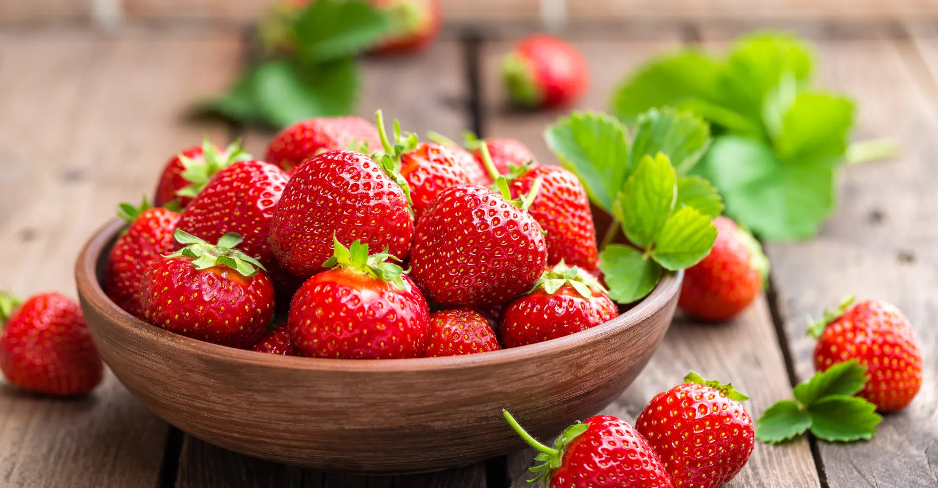 strawberry for Glowing Skin in summers